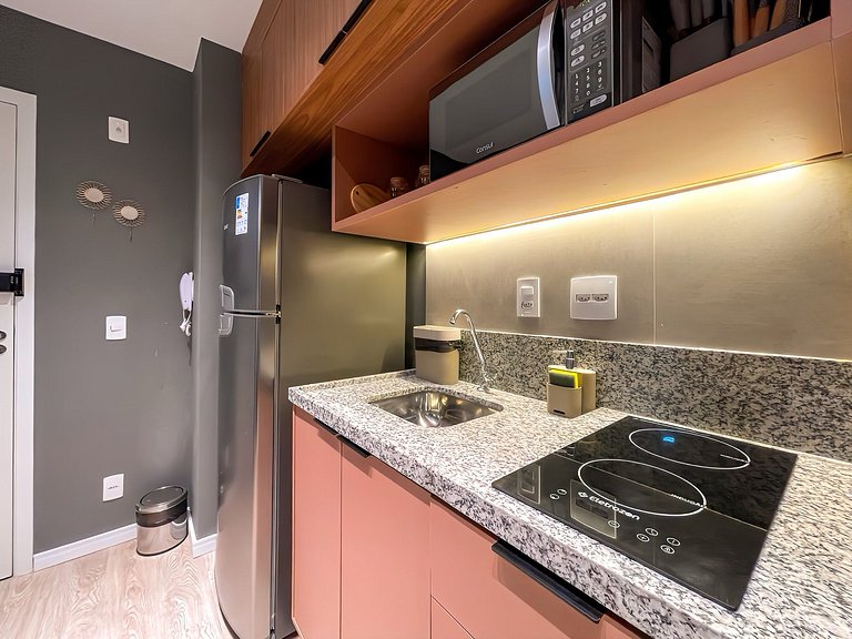 Features a balcony and is conveniently located near the subw