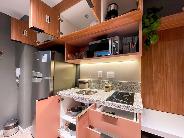 Features a balcony and is conveniently located near the subw