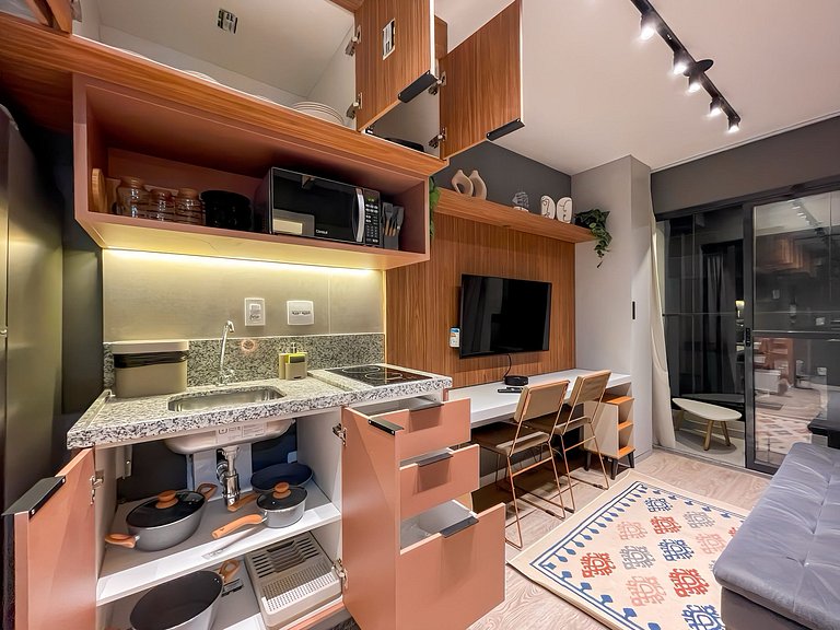 Features a balcony and is conveniently located near the subw