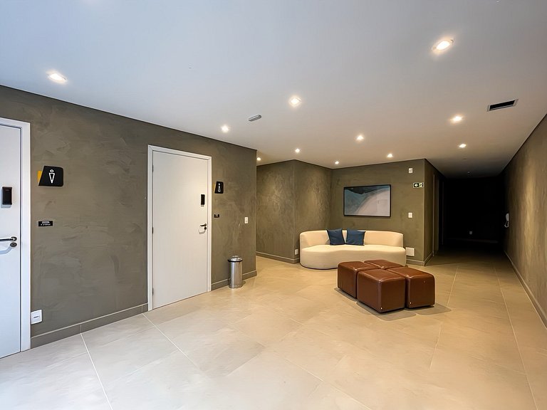 Features a balcony and is conveniently located near the subw