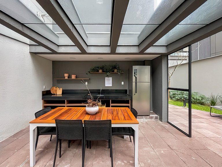 With balcony, close to the subway
