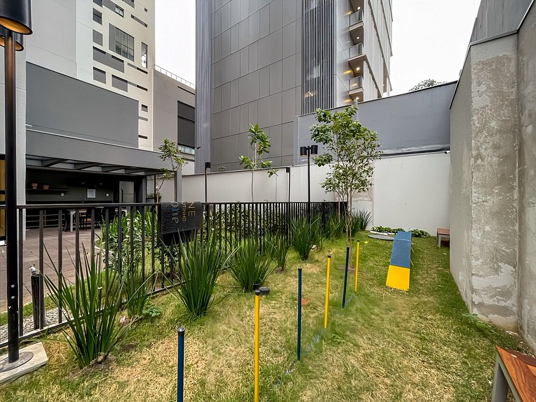 Com varanda, próximo à estação Faria Lima do metrô