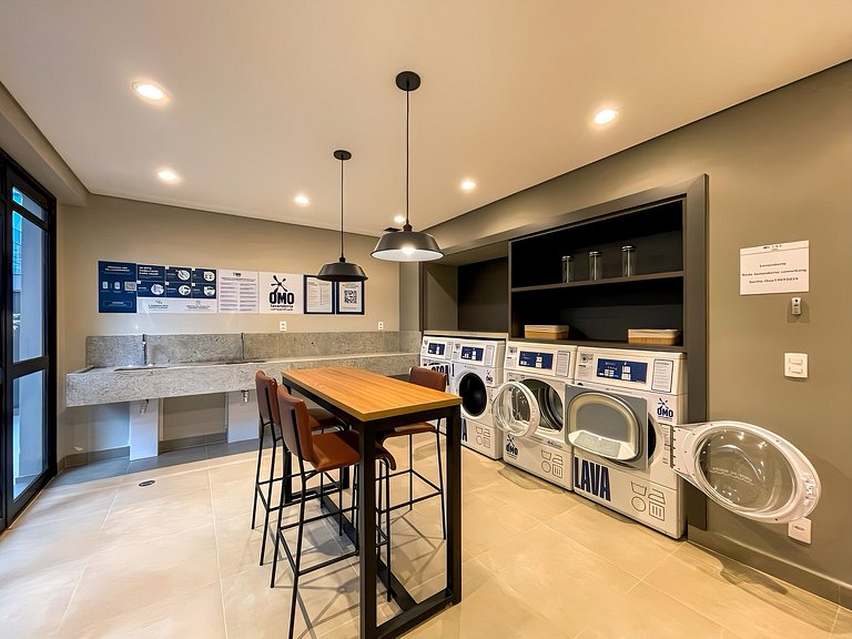 Features a balcony and is conveniently located near the subw