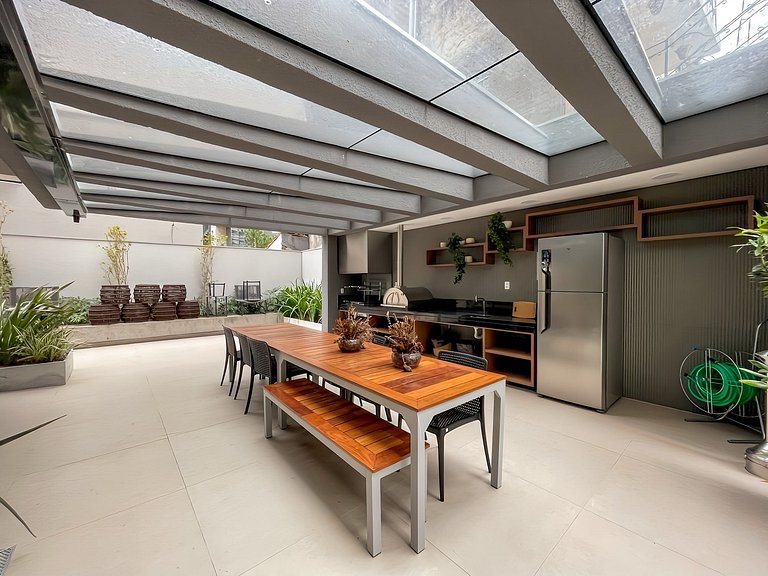 With balcony, close to the subway