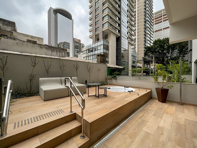 With balcony, close to the subway