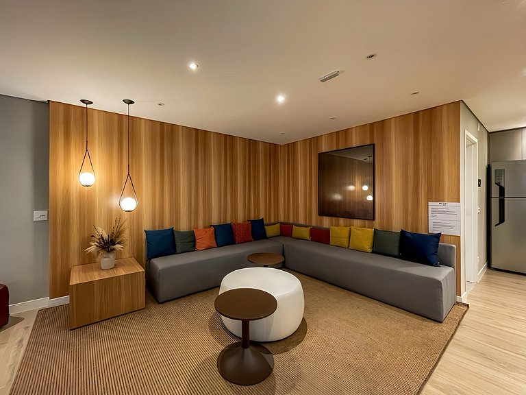 Features a balcony and is conveniently located near the subw