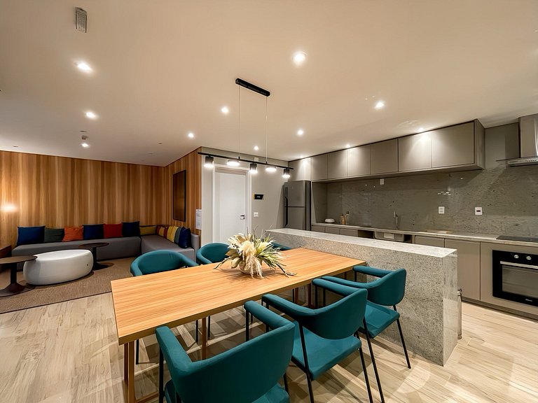 Features a balcony and is conveniently located near the subw