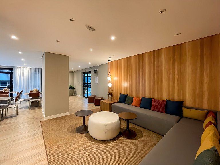 Features a balcony and is conveniently located near the subw