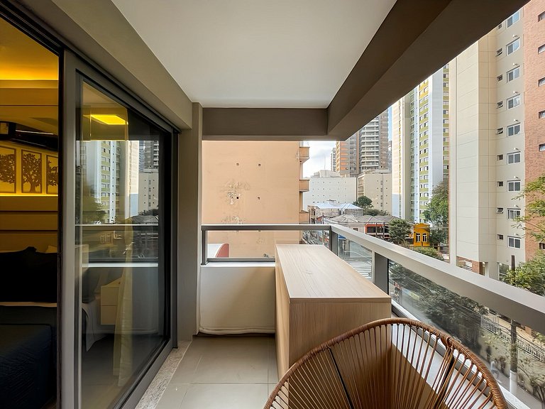 Com piscina e varanda na Vila Mariana
