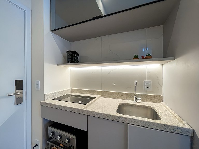 Stylish Stay Close to Everything