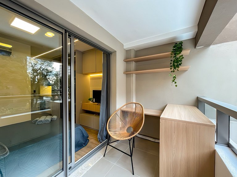 Stylish Stay Close to Everything