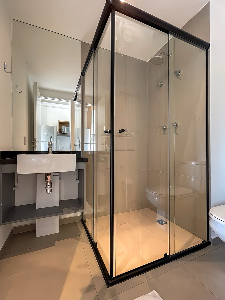 Elegante, com piscina e serviço de valet, próximo à Avenida