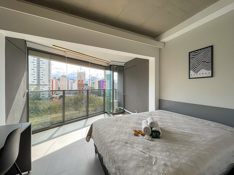 Elegante, com piscina e Valet , prox. Paulista