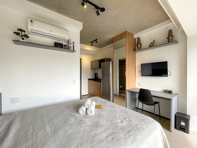 Swimming pool and rooftop next to Av Paulista