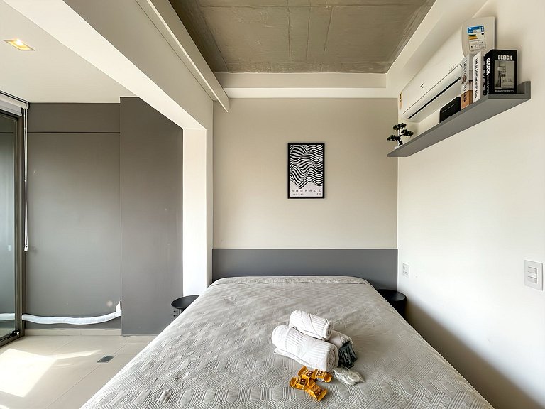 Elegante, com piscina e Valet , prox. Paulista