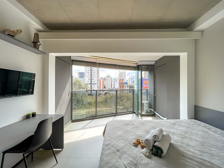 Elegante, com piscina e Valet , prox. Paulista