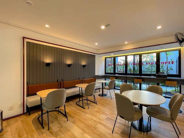 With a swimming pool, located near Moema subway station