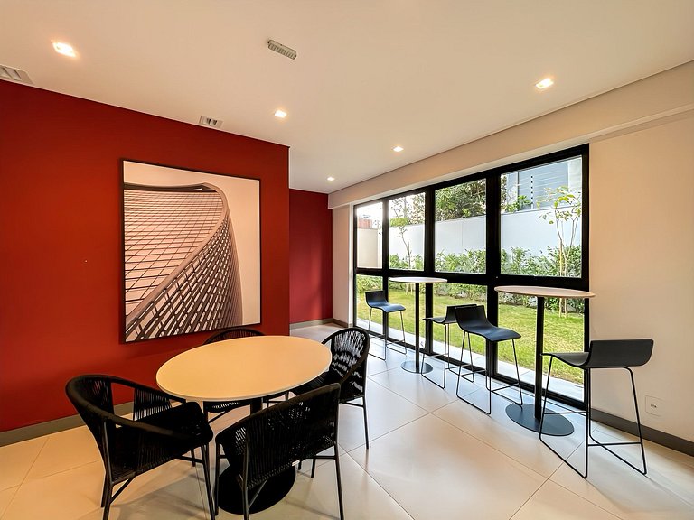 With a swimming pool, located near Moema subway station