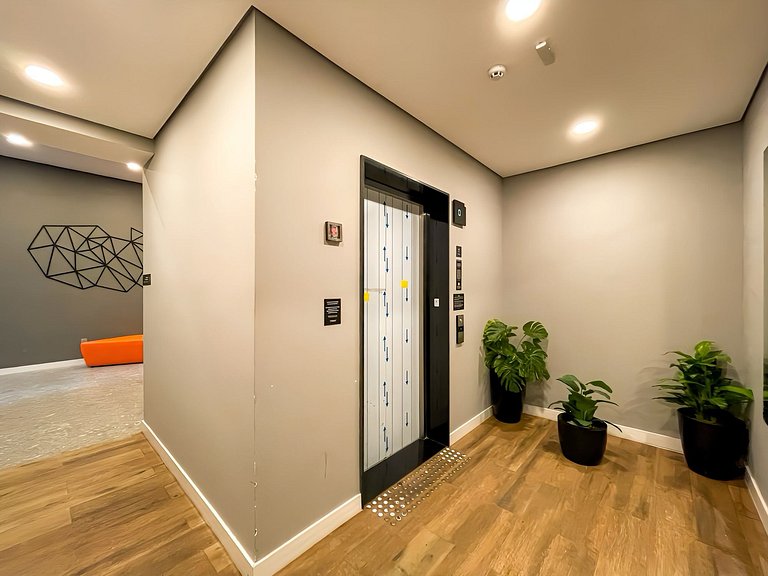 Prisma Pinheiros – Walk to Metro & HC