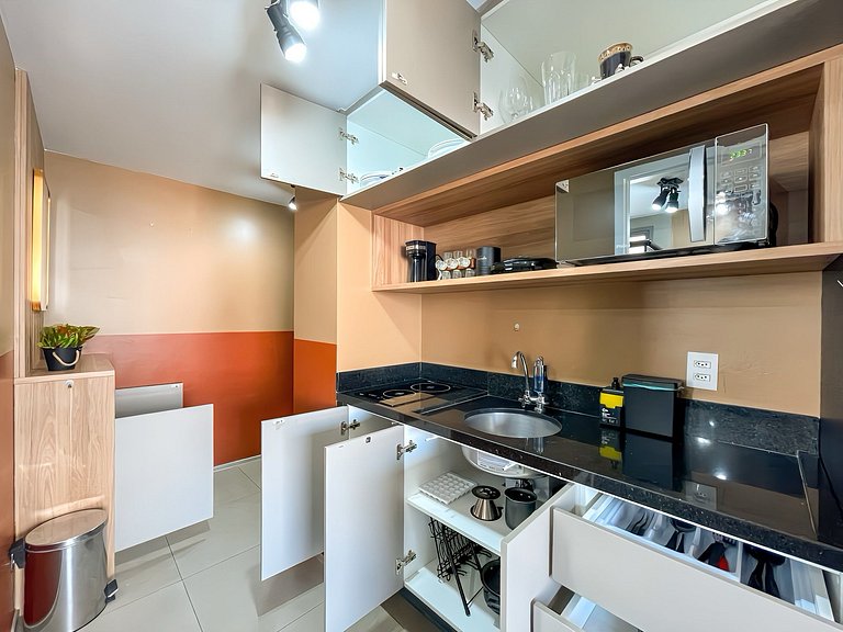 Sauna, piscina e metrô ao lado