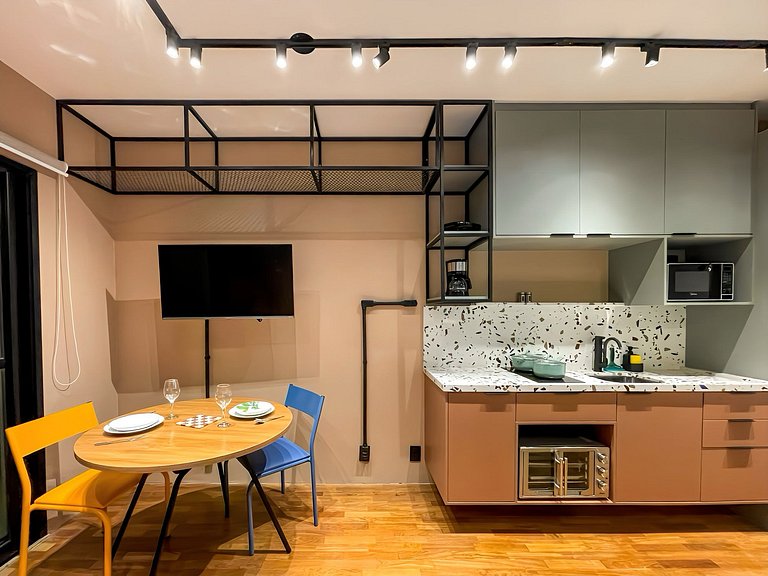 Just steps from the metro, centrally located