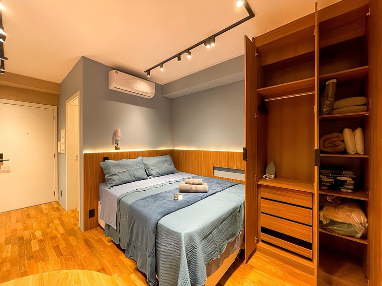 Just steps from the metro, centrally located