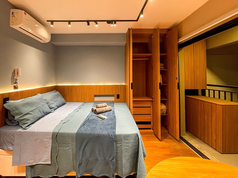 Just steps from the metro, centrally located