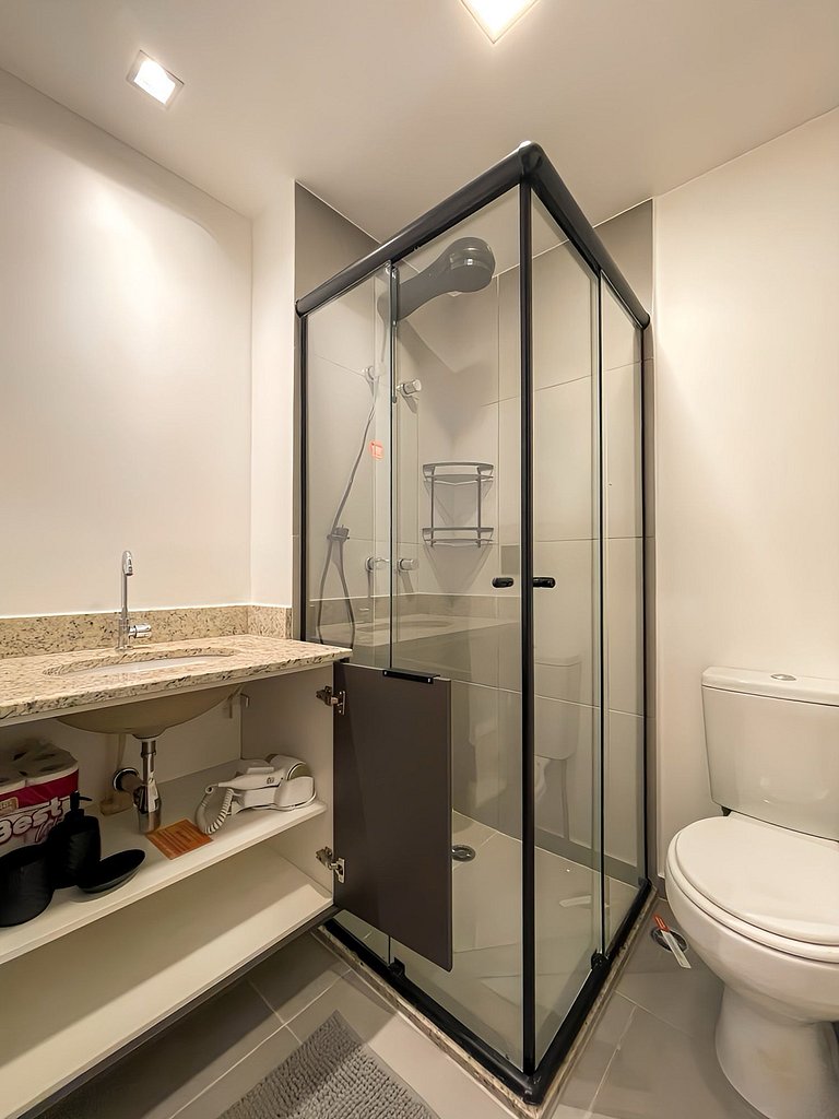 Just steps from the metro, centrally located