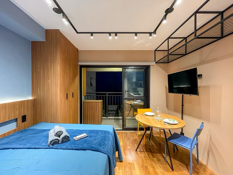 Just steps from the metro, centrally located