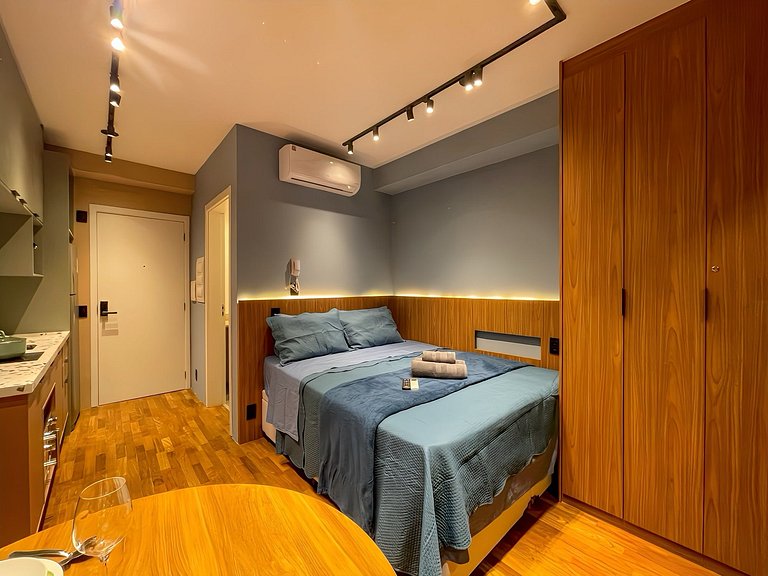 Just steps from the metro, centrally located