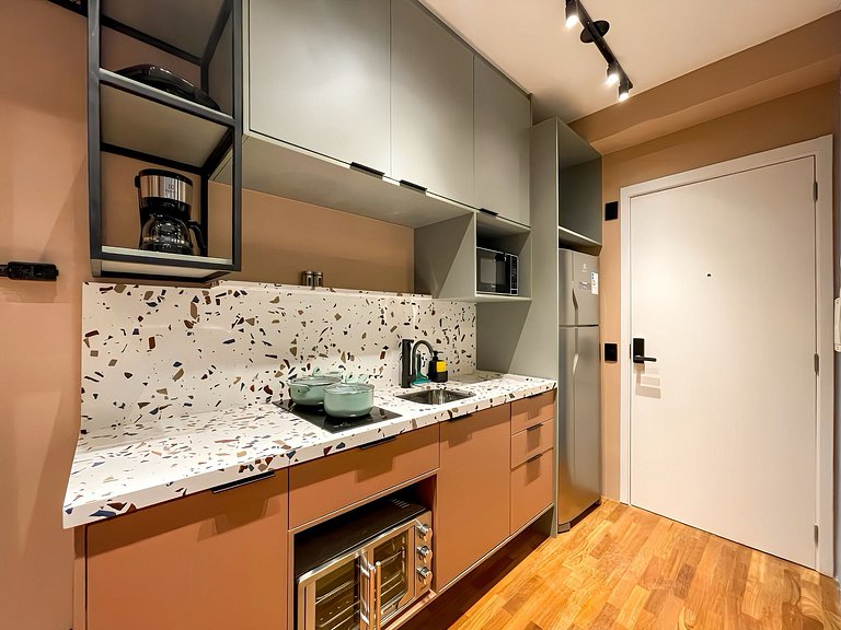 Just steps from the metro, centrally located