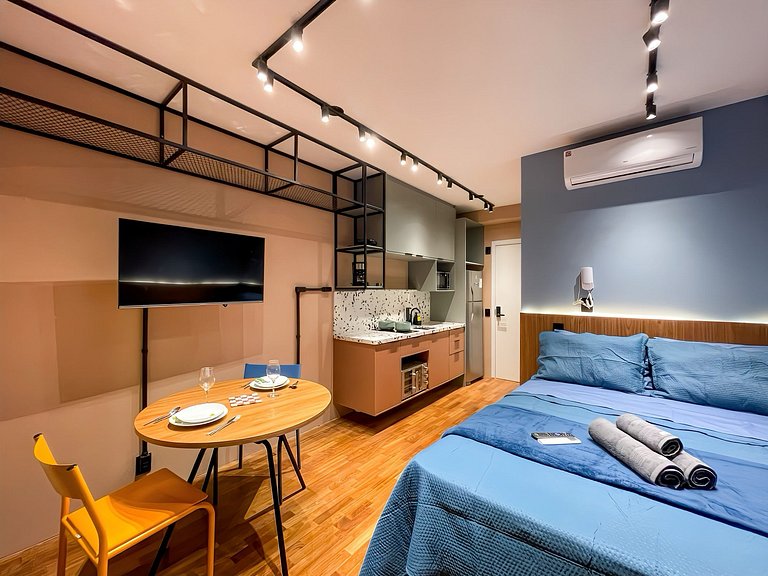 Just steps from the metro, centrally located