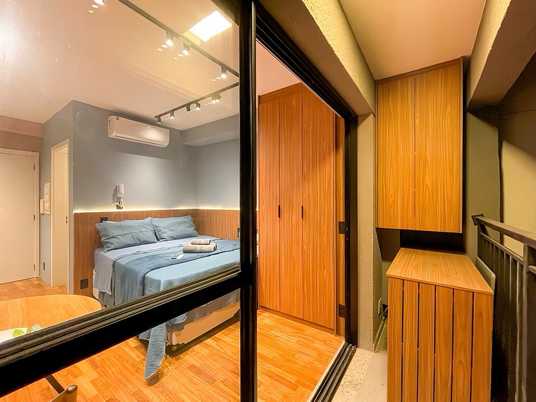 Just steps from the metro, centrally located