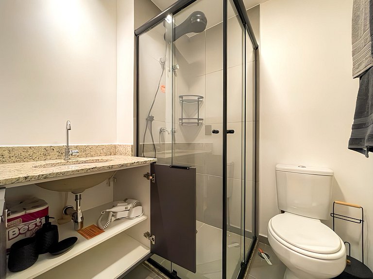 Just steps from the metro, centrally located