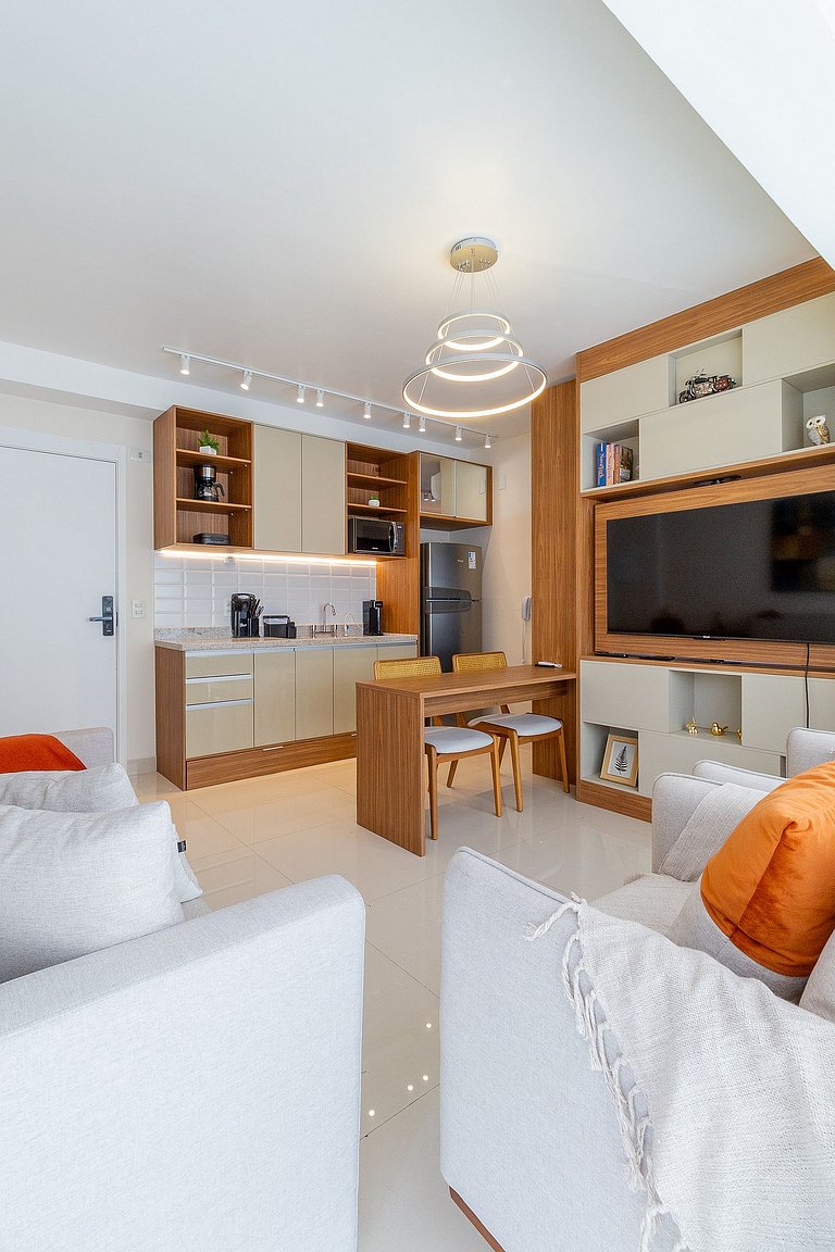 With swimming pool, practicality on Av. Brigadeiro