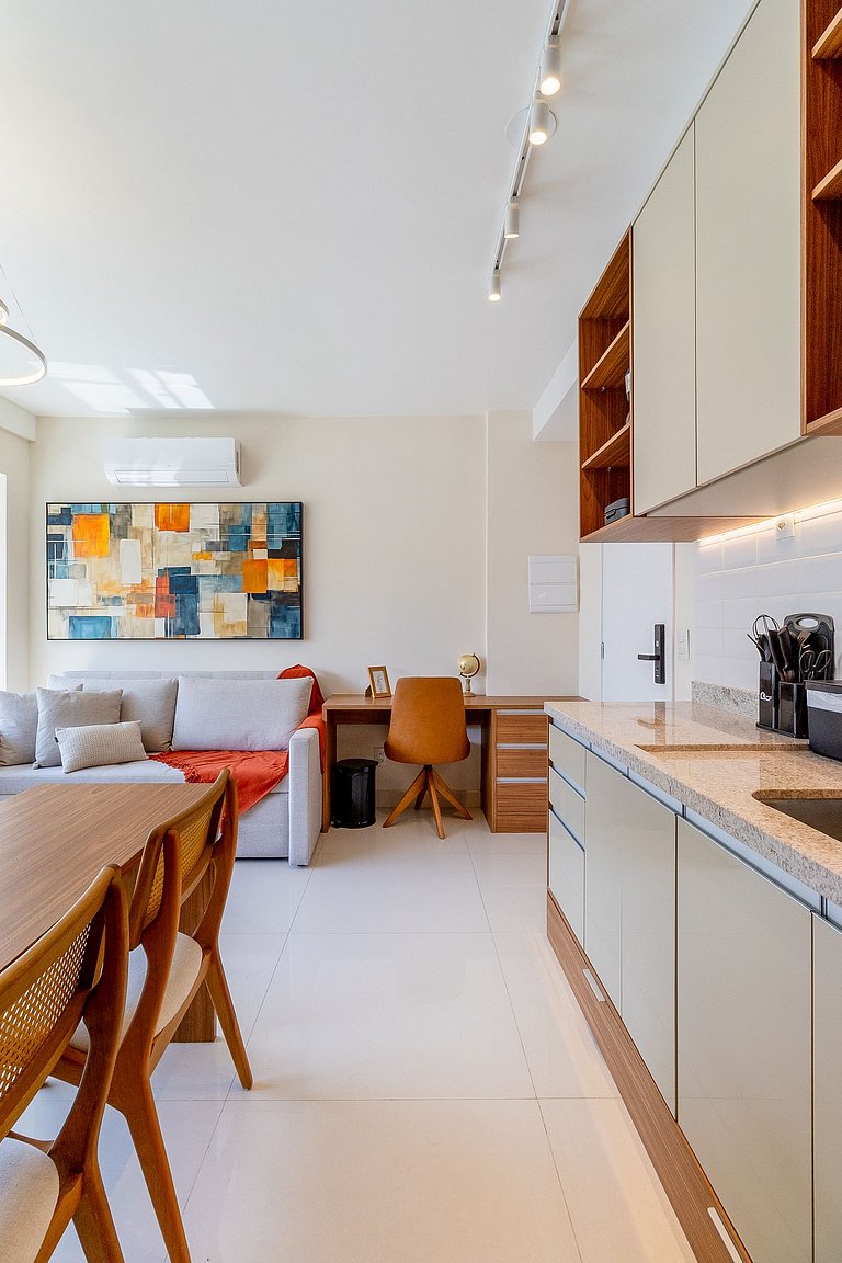 With swimming pool, practicality on Av. Brigadeiro