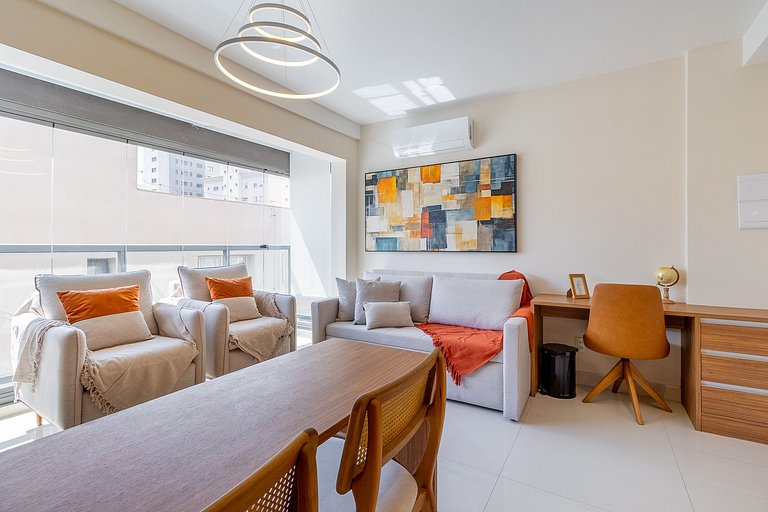 With swimming pool, practicality on Av. Brigadeiro