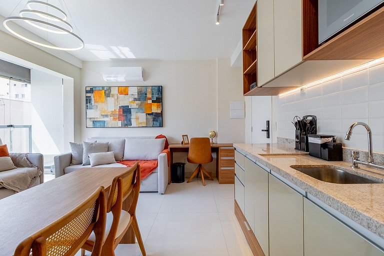 Com piscina, praticidade na Av. Brigadeiro