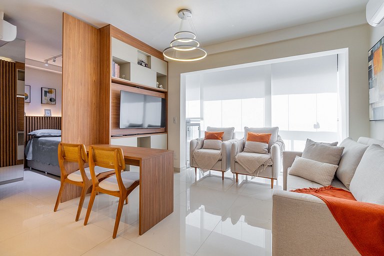 With swimming pool, practicality on Av. Brigadeiro