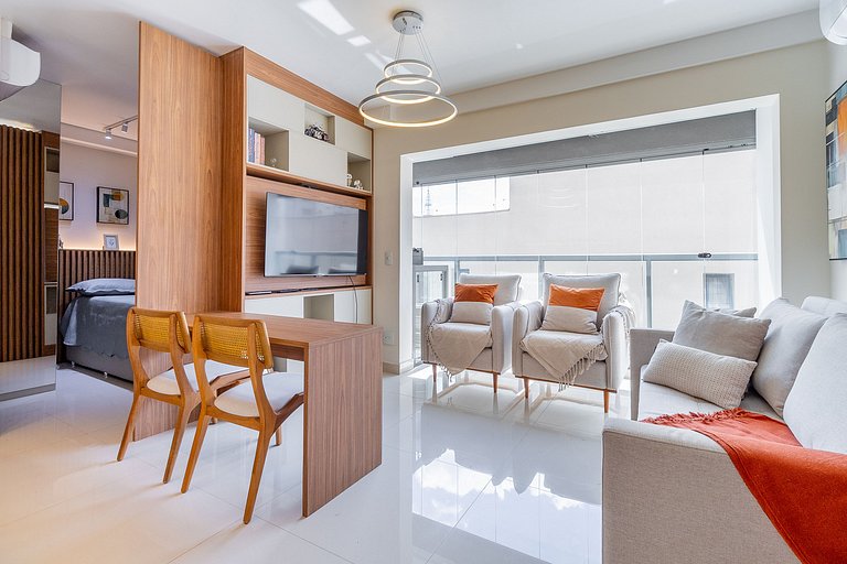 With swimming pool, practicality on Av. Brigadeiro