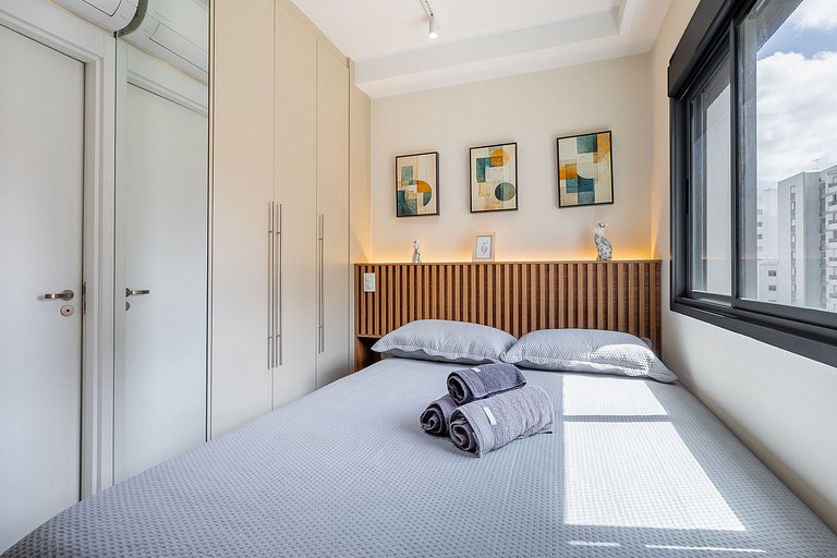 With swimming pool, practicality on Av. Brigadeiro