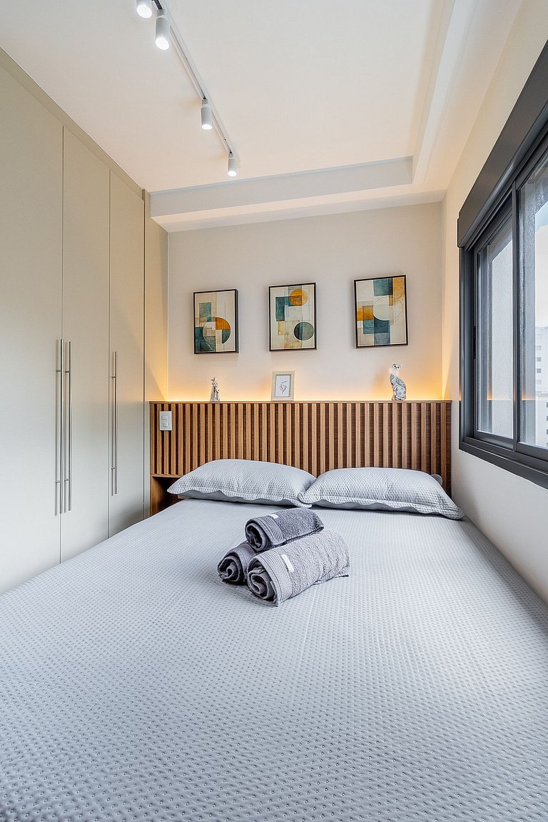 Com piscina, praticidade na Av. Brigadeiro