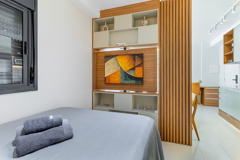 With swimming pool, practicality on Av. Brigadeiro