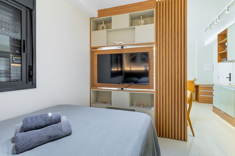 With swimming pool, practicality on Av. Brigadeiro