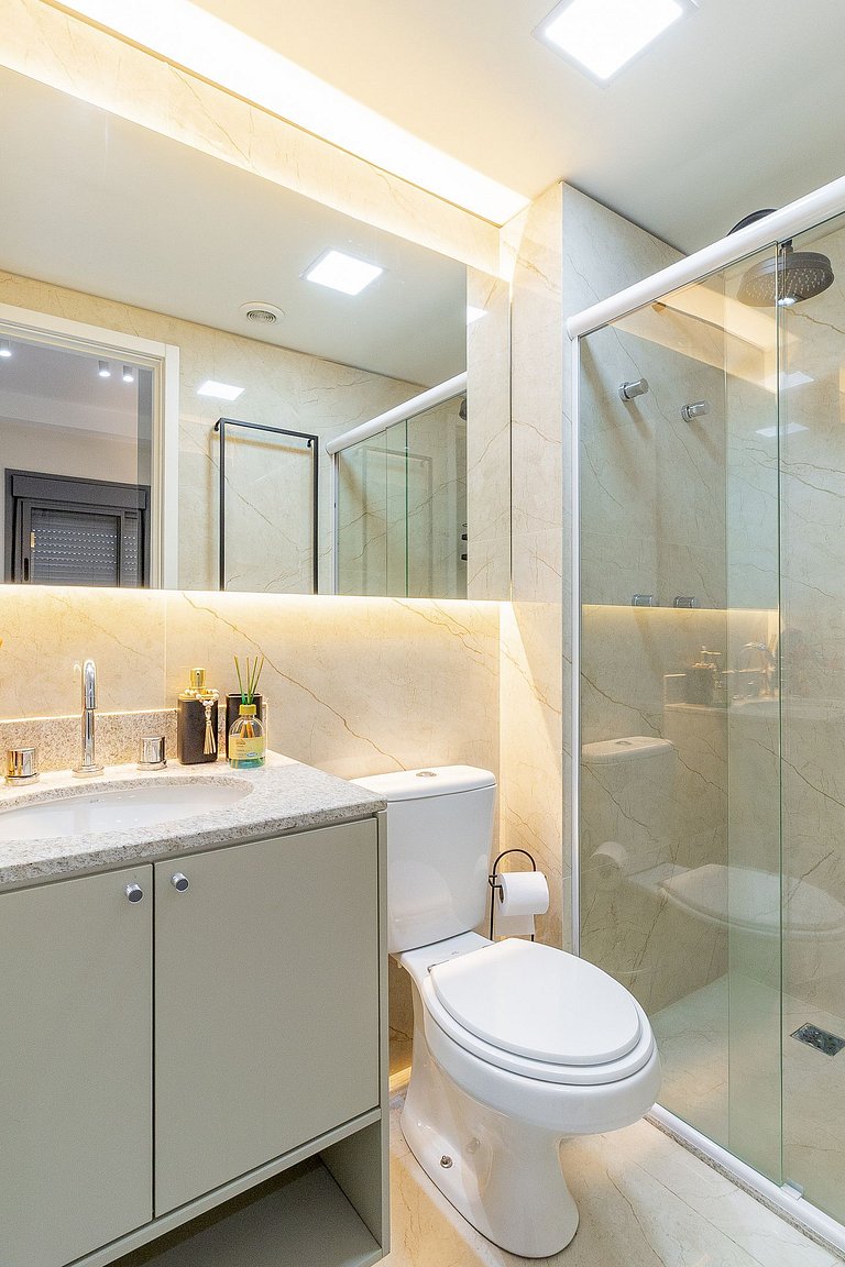 Com piscina, praticidade na Av. Brigadeiro