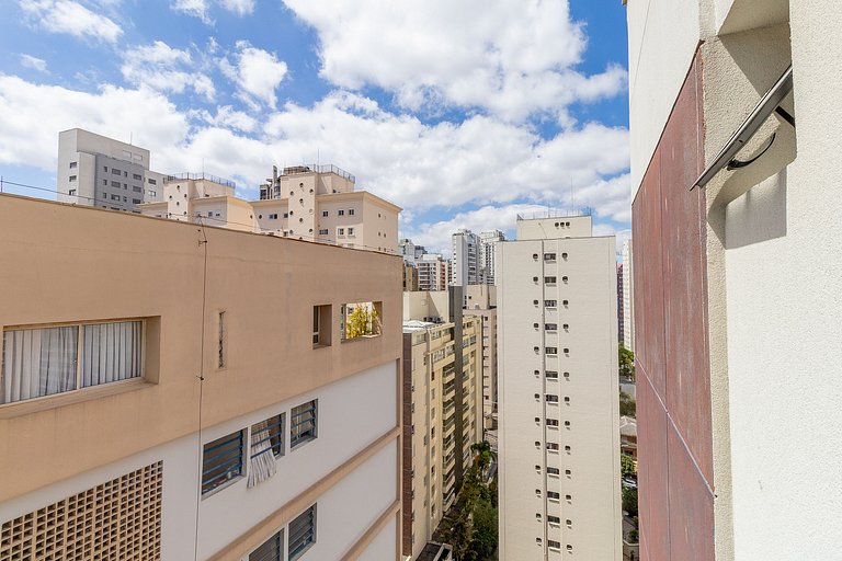 Com piscina, praticidade na Av. Brigadeiro