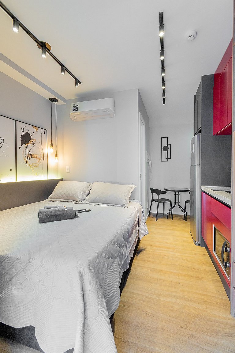 Rooftop Pool, Fitness Center, Excellent Location