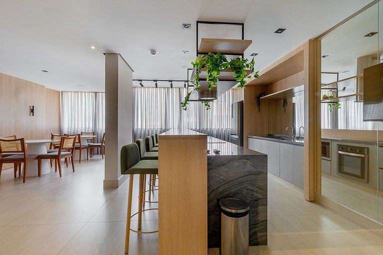 Apartamento con piscina, balcón y mucho confort