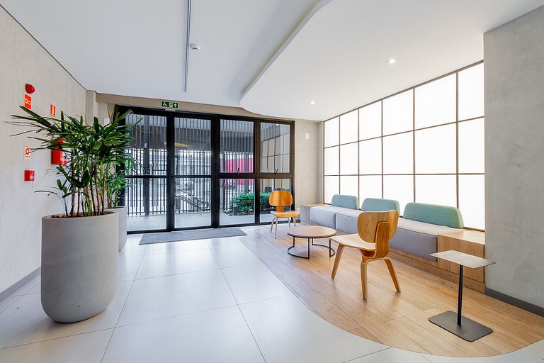 With balcony, close to the subway