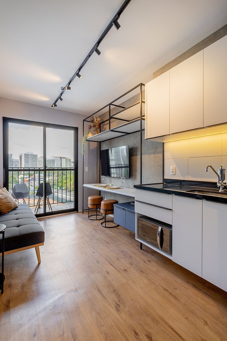 With balcony, close to the subway